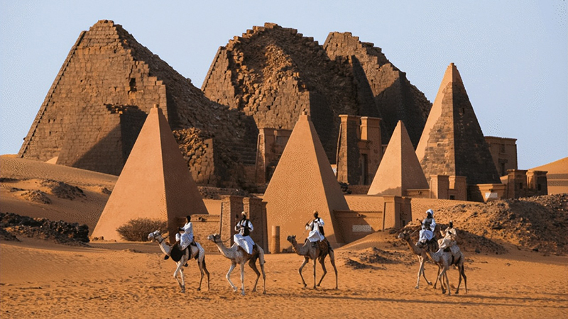 Quần thể kim tự tháp Sudan — Những vương lăng cổ giữa sa mạc